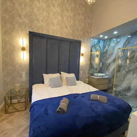 Apartment Luxury Exclusive 3 Bedroom Downtown *