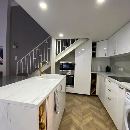 Luxury Exclusive 3 Bedroom Downtown *