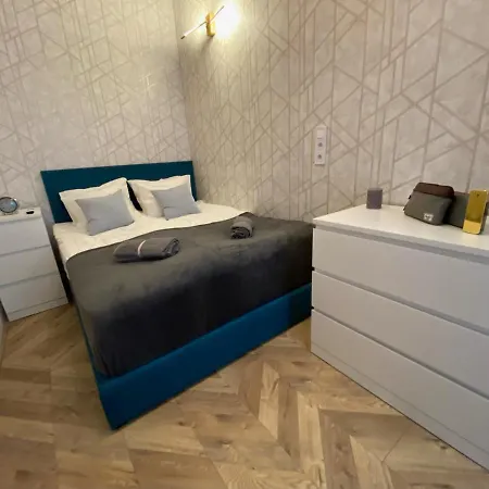 Luxury Exclusive 3 Bedroom Downtown *