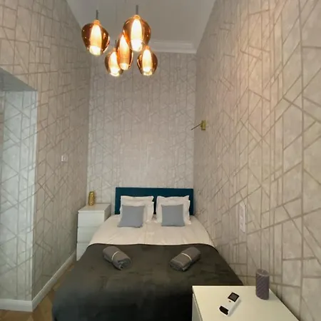 Luxury Exclusive 3 Bedroom Downtown *