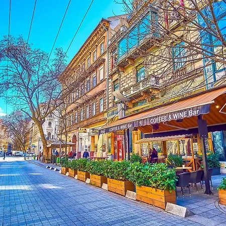 Luxury Exclusive 3 Bedroom Downtown Apartament