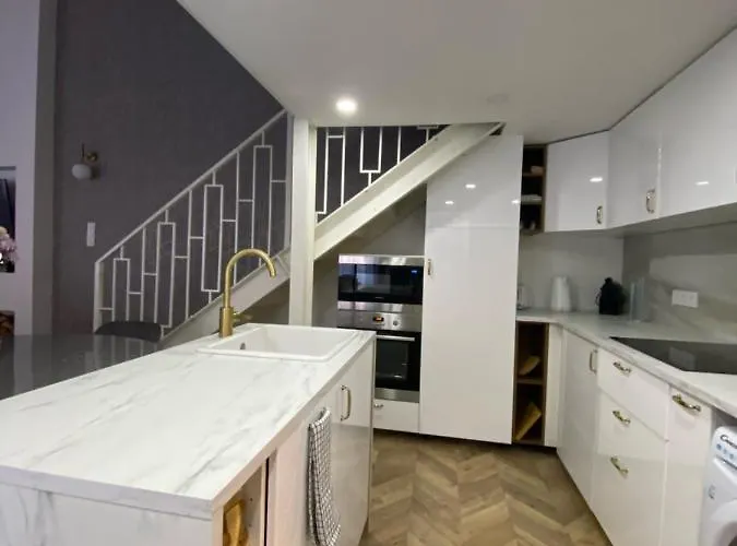 Luxury Exclusive 3 Bedroom Downtown *