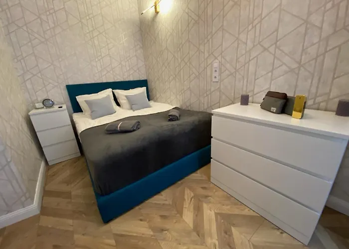Luxury Exclusive 3 Bedroom Downtown *