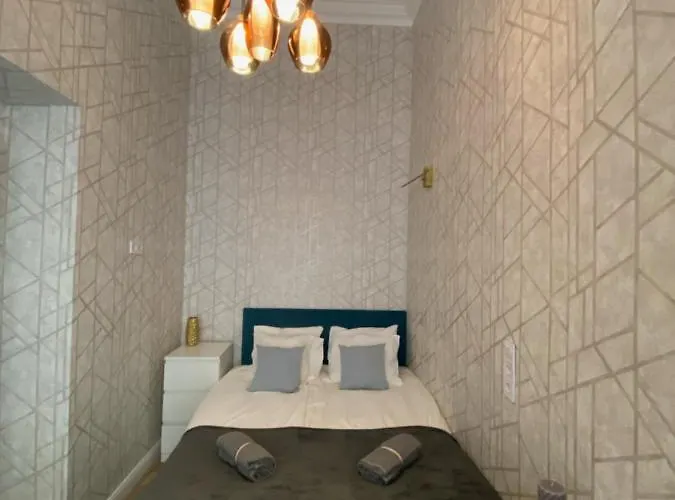 Luxury Exclusive 3 Bedroom Downtown *